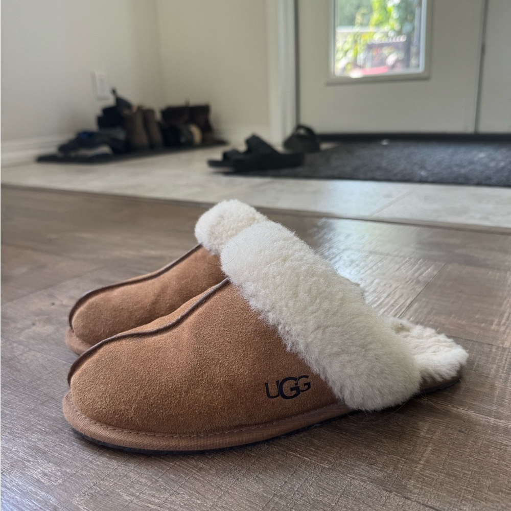 UGG Scuffette II size 9